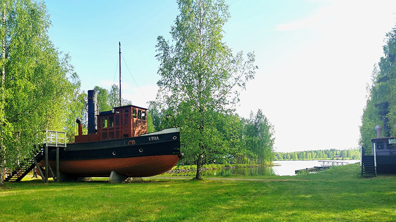Jakokosken museokanavalla on esillä entisöity höyrylaiva Utra.